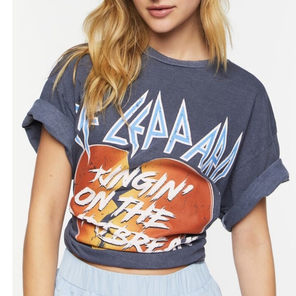 FOREVER 21 ° GOODIE TWO SLEEVES Def Leppard Graphic Tee ~ NWOT - Picture 2 of 8